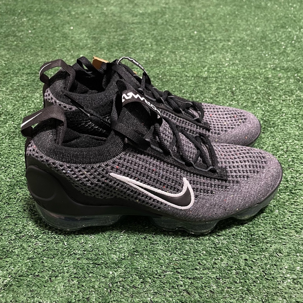 Nike Air VaporMax 2021 Flyknit Mid Triple Black Sz: 6Y Women 7.5 DB1550-006